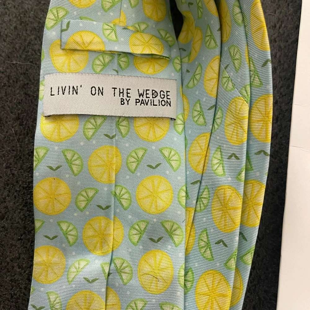 New Living on the Wedge Pavilion Youth Tie Limes and Lemons C4